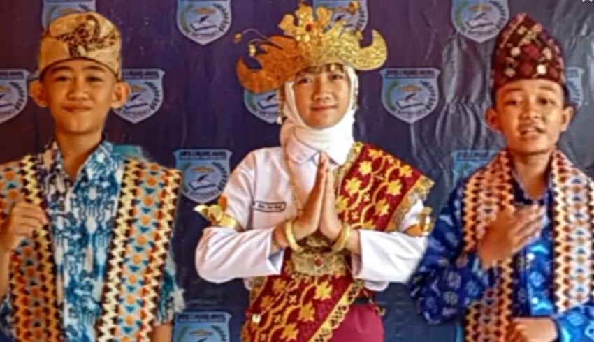 Tiga Siswa SMPN 1 Negeri Agung Masuk Enam Besar Festival Tunas Bahasa Ibu Way Kanan