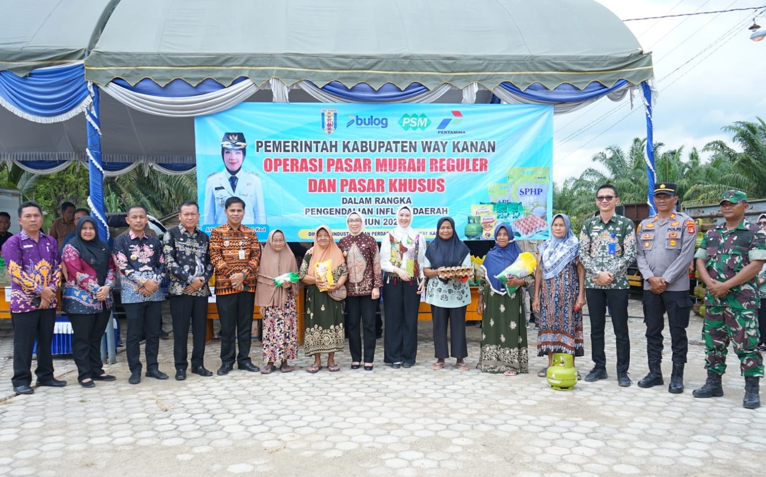 Pemkab Way Kanan Gelar Operasi Pasar Murah, Warga Bahagia Dapat Harga Terjangkau
