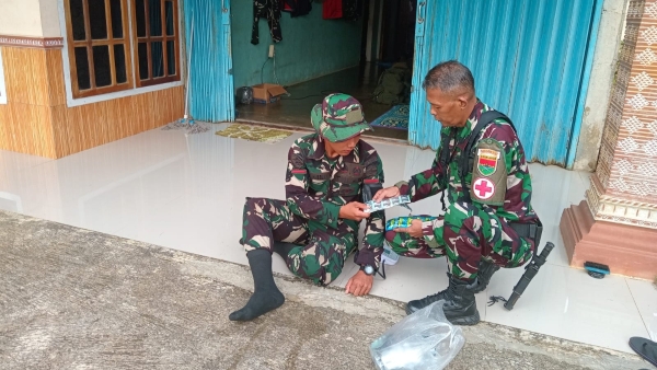 Jamin Kesehatan Satgas dan Warga, Kodim Way Kanan Intensifkan Pemeriksaan Rutin di Lokasi TMMD