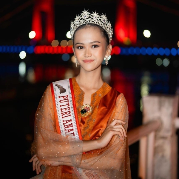 Dukung Sejarah dan Budaya, Putri Anak Indonesia Pariwisata Hadiri Pameran Prangko di Palembang