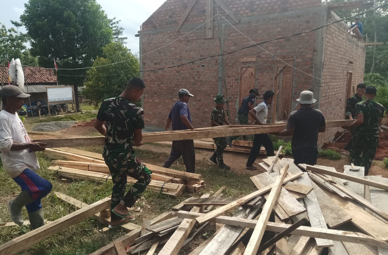 Rumah Bantuan TMMD untuk Warga Way Kanan Capai 60 Persen Pengerjaan