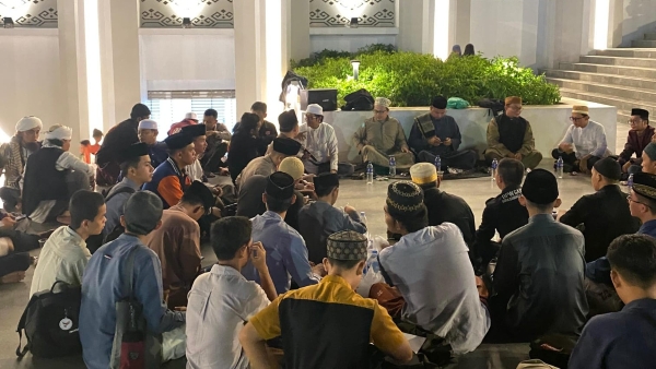 Pemuda Lampung Ubah Nongkrong Jadi Kajian Malam Minggu di Masjid Raya