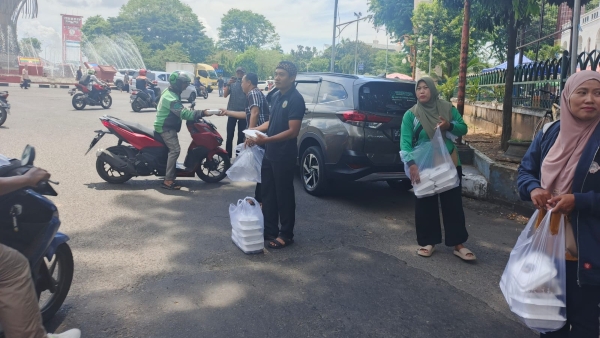 Forum Pati Bersatu Bagikan 250 Paket Nasi, Jadikan Jumat Sebagai Hari Berbagi