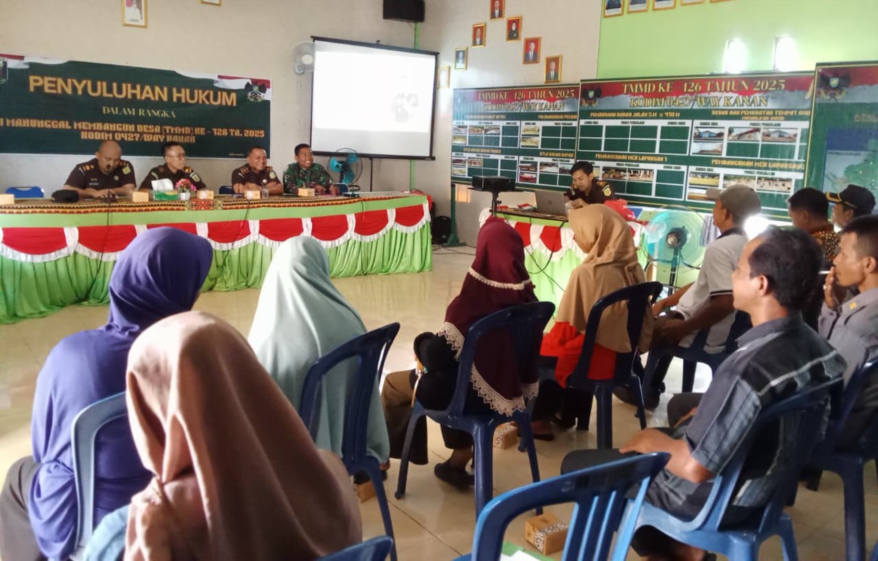TNI dan Kejari Way Kanan Gelar Penyuluhan Hukum di Kampung Sriwijaya