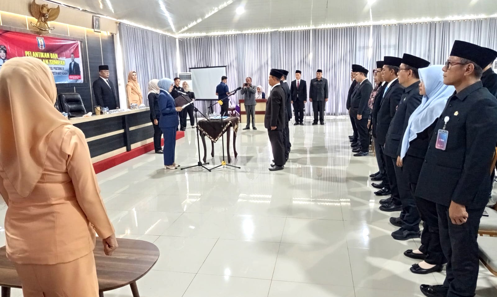 Ayu Asalasiyah Lantik Pejabat Baru untuk Perkuat Kinerja Pemerintah Daerah