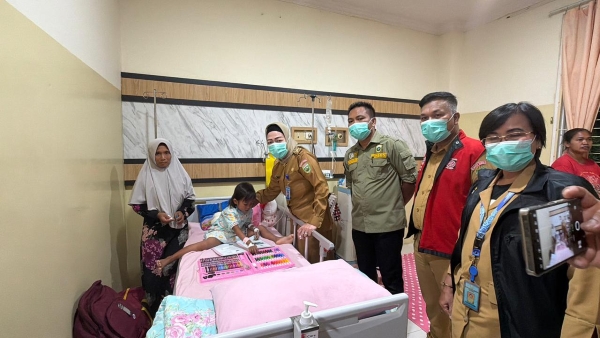 Respons Cepat, Dinsos Sumsel Jenguk dan Beri Bantuan ke Adik Fatiyah yang Viral