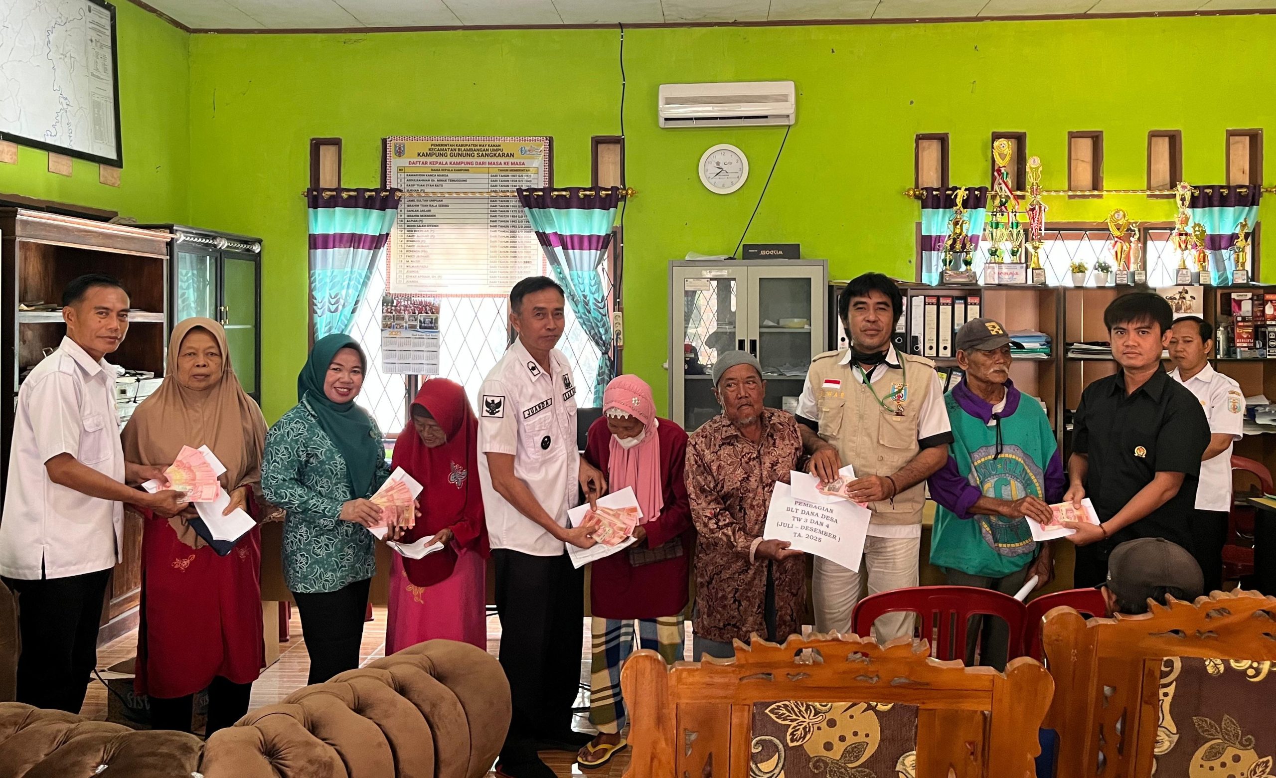 Kampung Gunung Sangkaran Salurkan BLT-DD untuk Triwulan III dan IV Tahun 2025