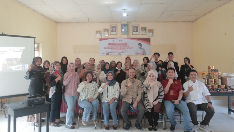 Jembatani Ketimpangan Digital, Unila Latih UMKM Kue Lampung Timur Pemasaran Digital