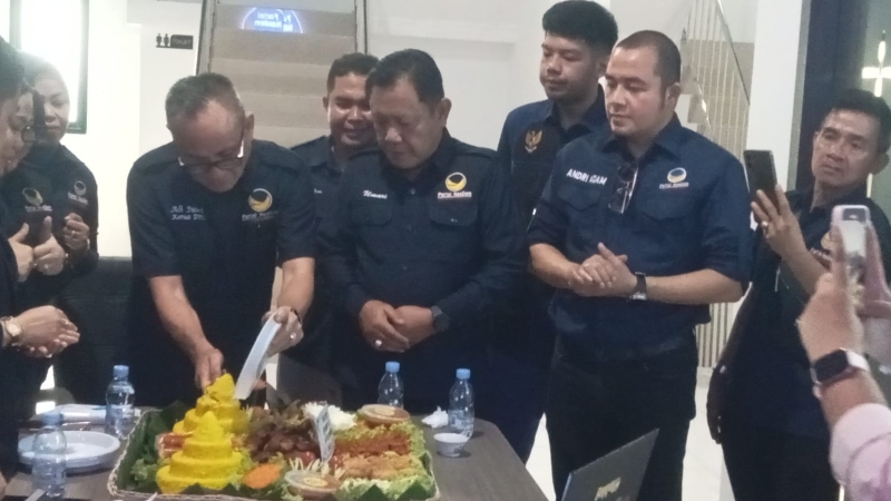 HUT ke-14, NasDem Palembang Bagikan Seribu Paket Sembako