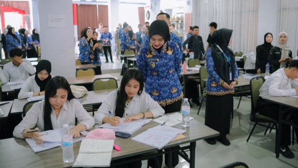 Jembatan Kerja ke Jepang! Wagub Jihan Tinjau Kelas Migran Vokasi di SMKN 4