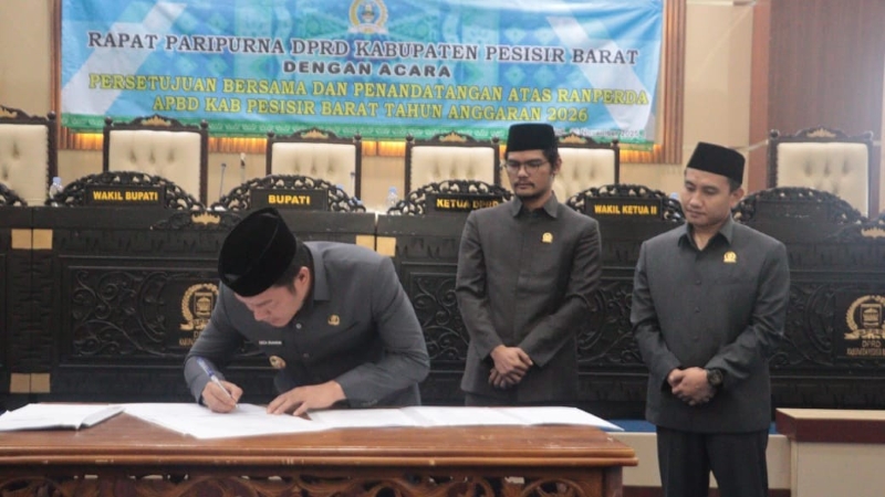 APBD 2026 Disepakati, DPRD Pesibar-Pemkab Tandatangani Ranperda Rp1,2 T