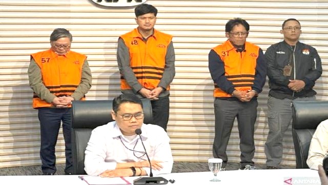 KPK Tahan Dirut Inhutani V dan Bos Sungai Budi Group Usai OTT Suap Lahan