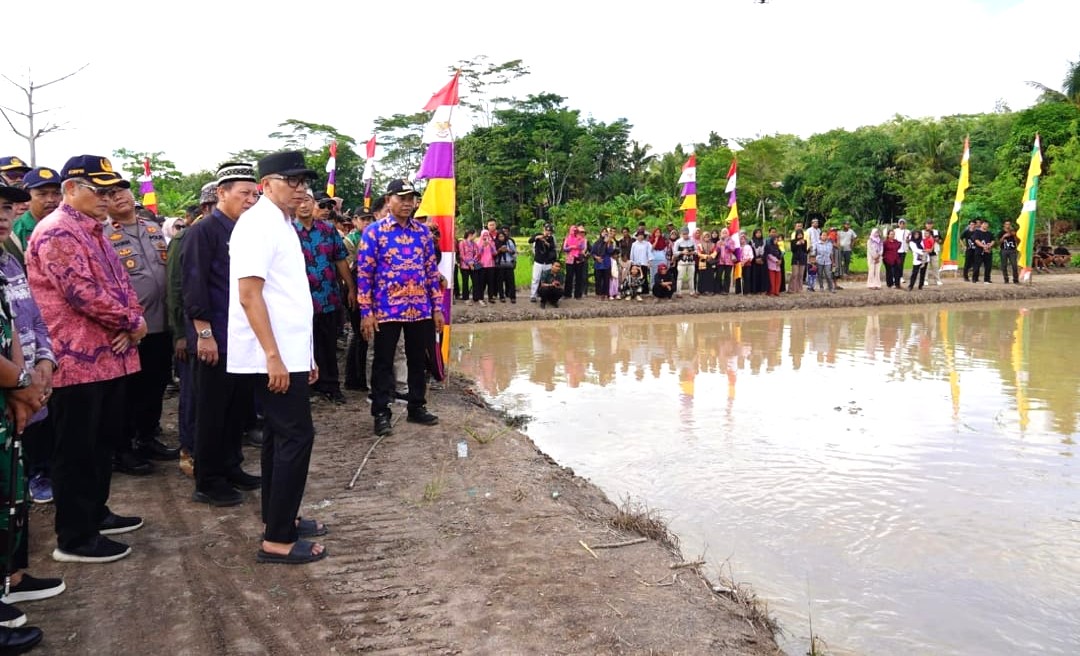 Gubernur Mirza Dorong Petani Mandiri Lewat Pupuk Organik Cair di Tulang Bawang
