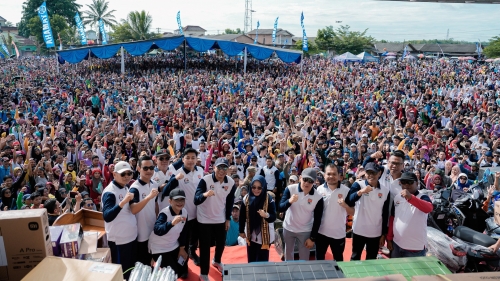 HUT ke-17 Mesuji, Ribuan Warga Jalan Sehat Bareng Gubernur Lampung Mirza