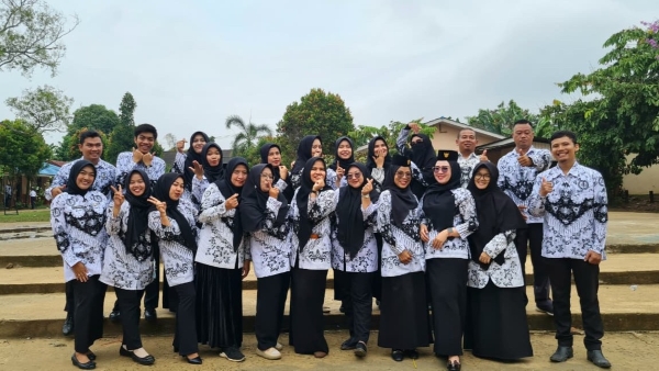 Usung Tema Guru Hebat, SMPN 11 Palembang Gelar Gebyar Bahasa Rayakan HGN