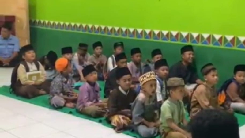 Dukung Pendidikan Agama, Samsat Tanggamus Salurkan Al-Quran dan Iqro ke TPQ Nurul Falah