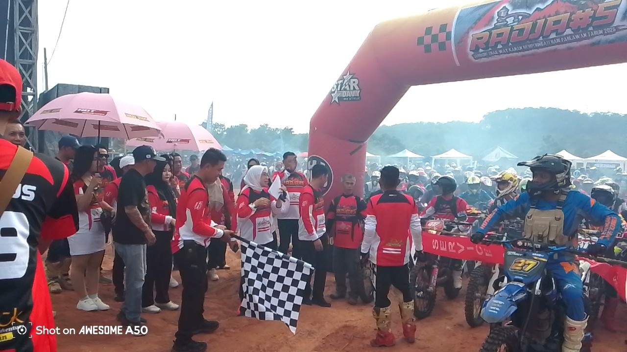 Bupati Ayu Asalasiyah Resmi Buka Event Trail Adventure RADJA 5 di Tebing Slumbu Way Kanan