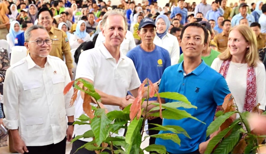 Menko Pangan Dorong Perkebunan Berkelanjutan lewat 7.000 Bibit Kopi–Kakao di Lampung Selatan