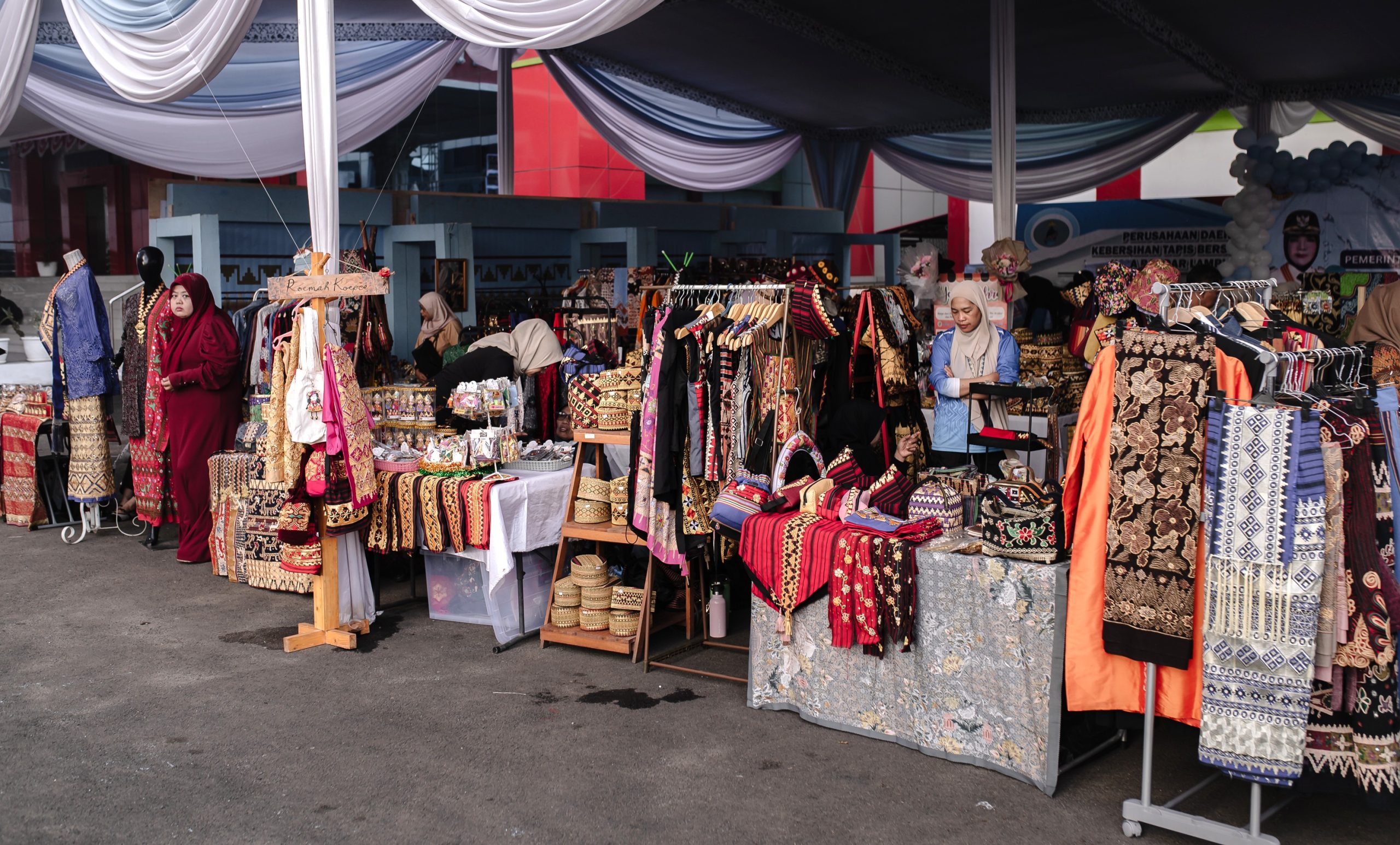 UMKM dan Souvenir Khas Lampung Meriahkan Pembukaan APEKSI Outlook 2025