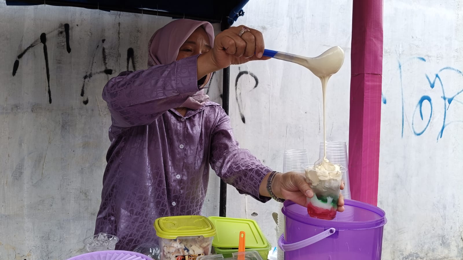 Racikan Unik Es Teler Alexa Laris Manis di Jalan Bumi Manti Bandar Lampung