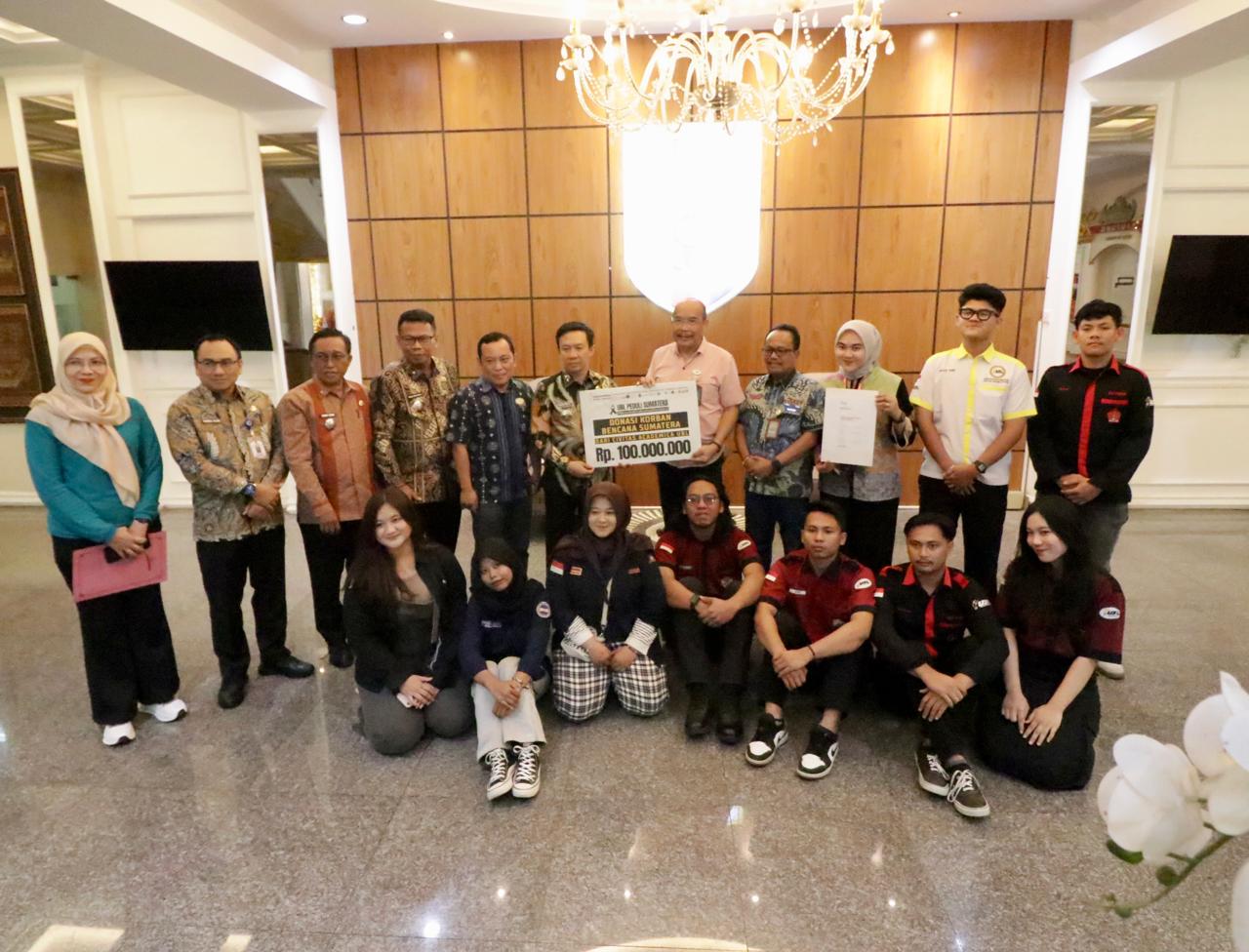 Lewat Bumbung Kemanusiaan, UBL Serahkan Donasi Rp100 Juta untuk Korban Bencana Sumatera