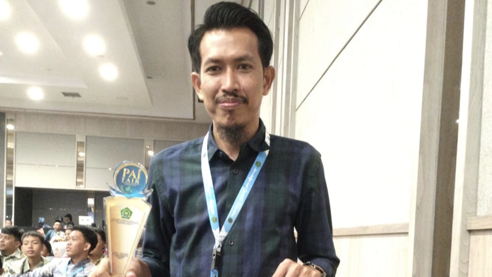 Harumkan Sumsel, Guru SMAN 16 Palembang Sabet Emas Lomba Cipta Lagu PAI Nasional