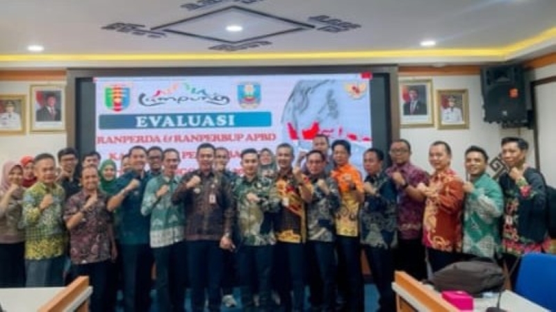 Pemkab Pesibar Gelar Rapat Evaluasi Ranperda dan Ranperbup APBD 2026 di Provinsi Lampung