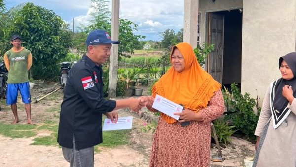 Angin Kencang Terjang Candipuro, PI-One Chapter Krakatau Turun Tangan Salurkan Bantuan
