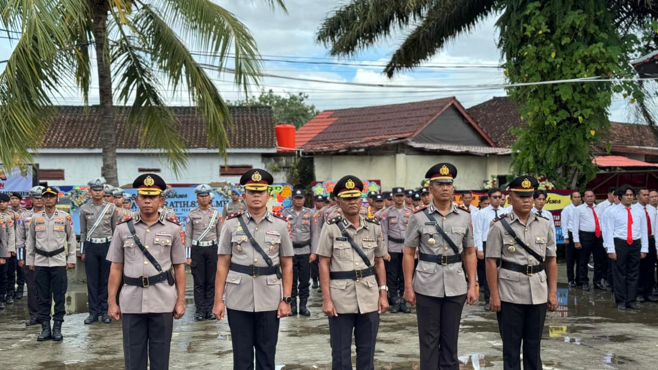Kapolres Pesisir Barat Pimpin Sertijab Sejumlah Pejabat Utama