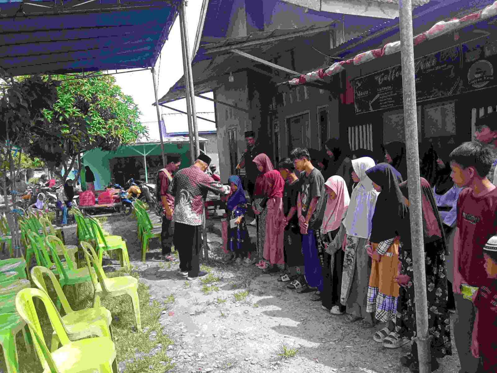 Koalisi Media, LSM, dan Ormas Pesisir Barat Santuni Puluhan Anak Yatim