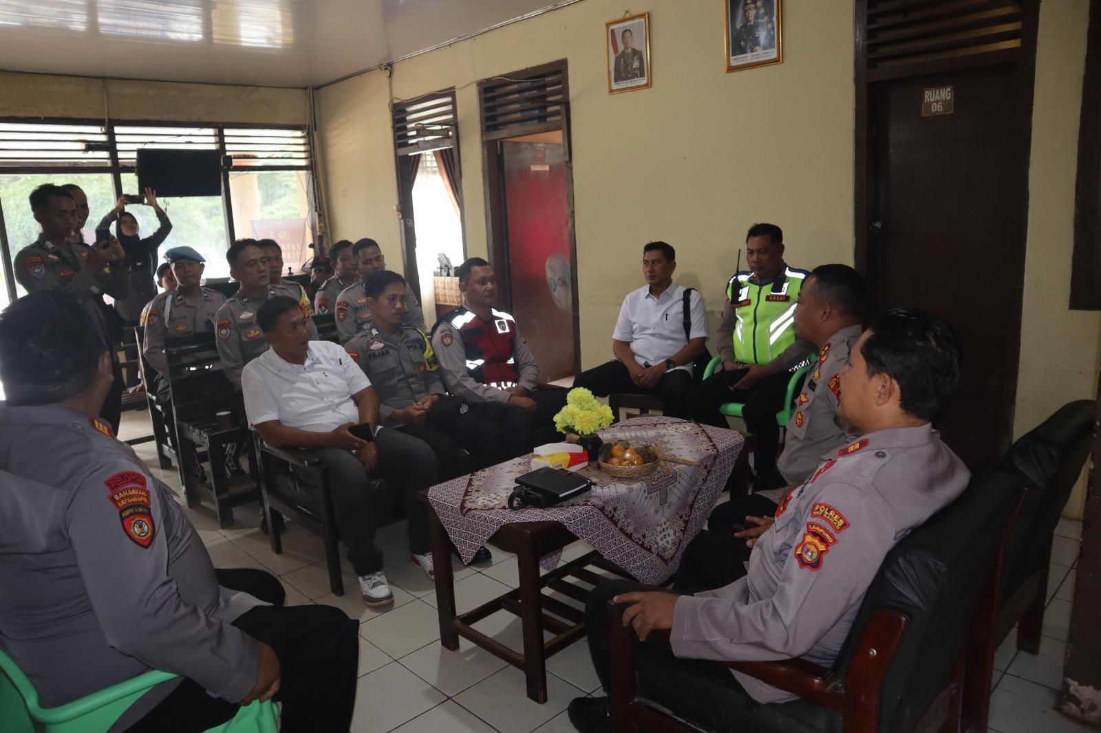 Kunker ke Gunung Labuhan dan Banjit, Kapolres Way Kanan Tegaskan Anggota Jauhi Judi Online