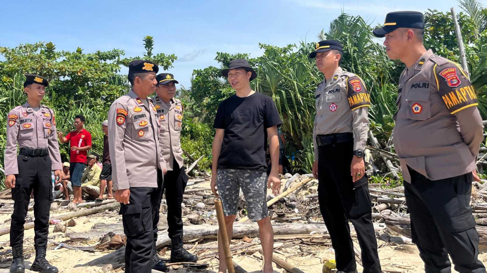 Polres Pesisir Barat dan Tim Gabungan Cari Nelayan Hanyut di Perairan Desa Bangun Negara