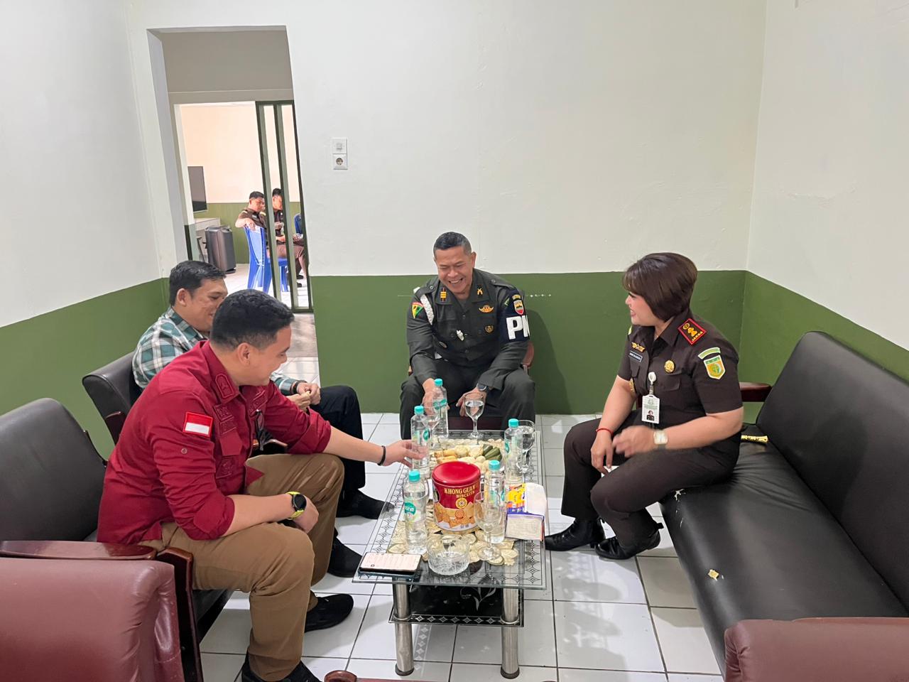 Perkuat Penegakan Hukum, Kajari Karo Kunjungi Markas Subdenpom 1/2-1 Tanah Karo