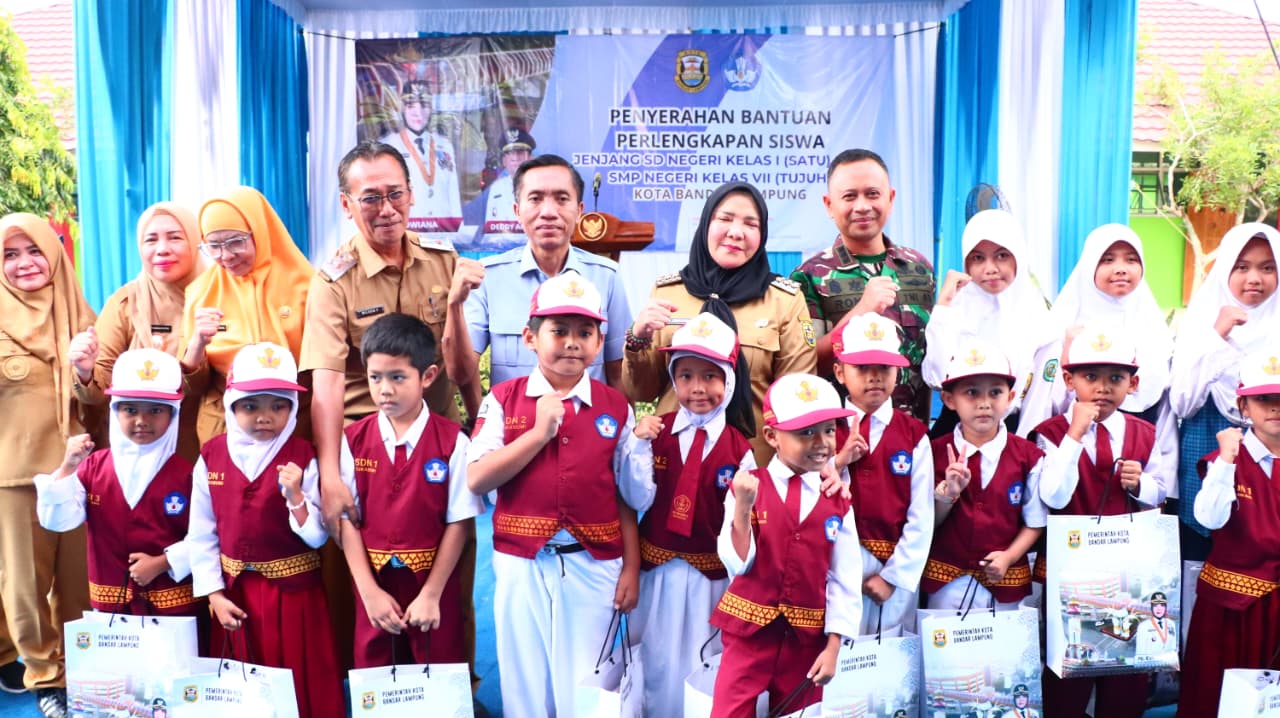 Wali Kota Bandar Lampung Salurkan Bantuan Pendidikan di SMPN 31 Campang Raya