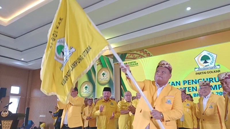 Targetkan 8 Kursi di Pemilu 2029, Hanan A. Razak Lantik Arnando Ferdiansyah Pimpin Golkar Lampura