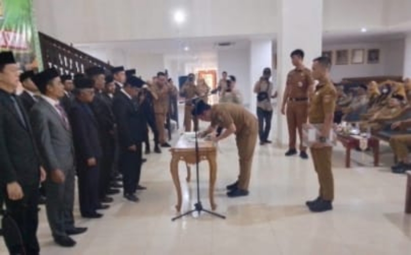 Bupati Dedi Irawan Kukuhkan Pengurus FKUB Pesisir Barat Periode 2025-2030