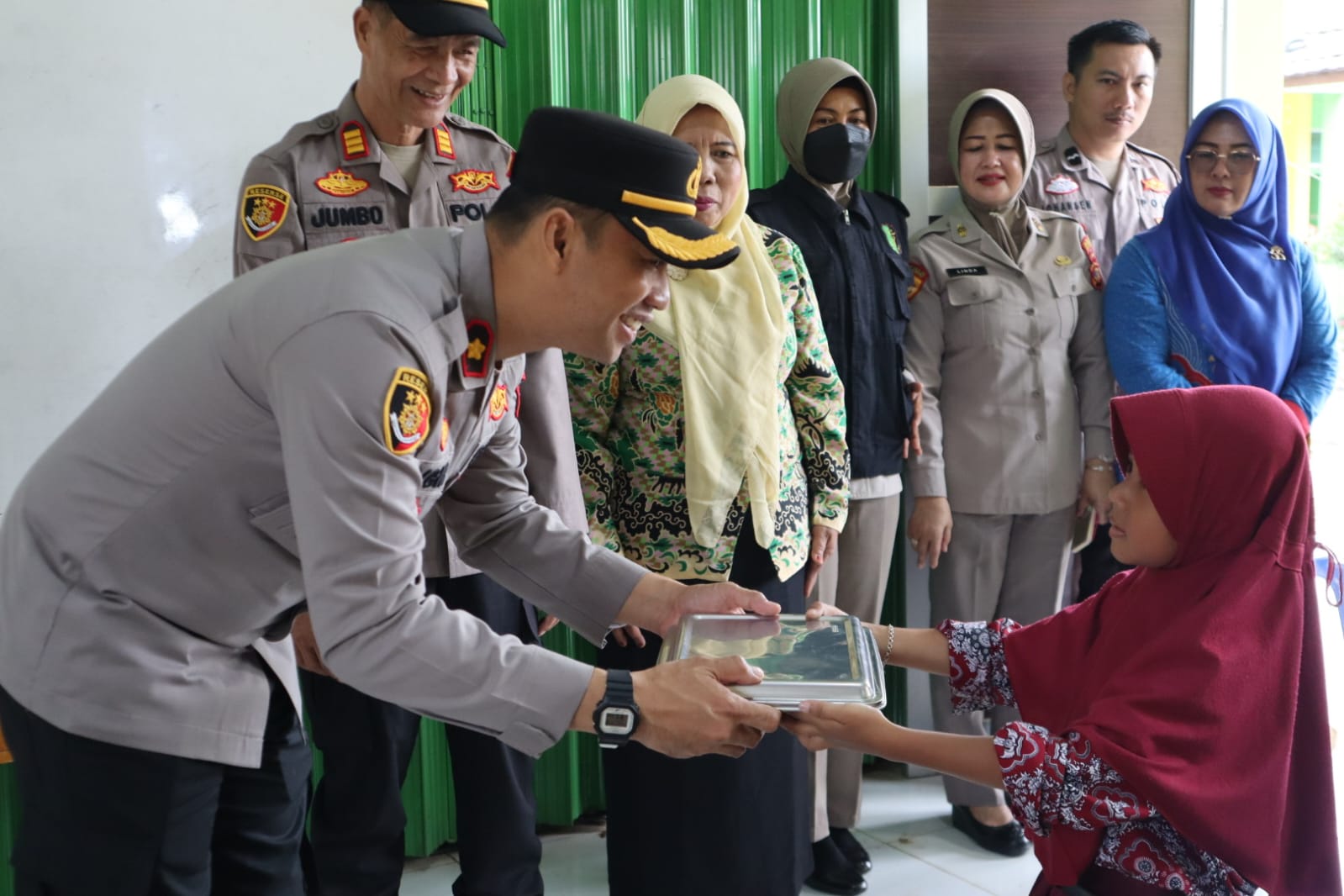 Polres Tanggamus Salurkan Perdana Program Makan Bergizi SPPG Polri di Pekon Tekad, 2.773 Siswa Terima Manfaat