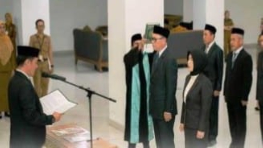Tujuh Pejabat Pimpinan Pratama Pemkab Pesisir Barat Resmi Dilantik Bupati Dedi Irawan