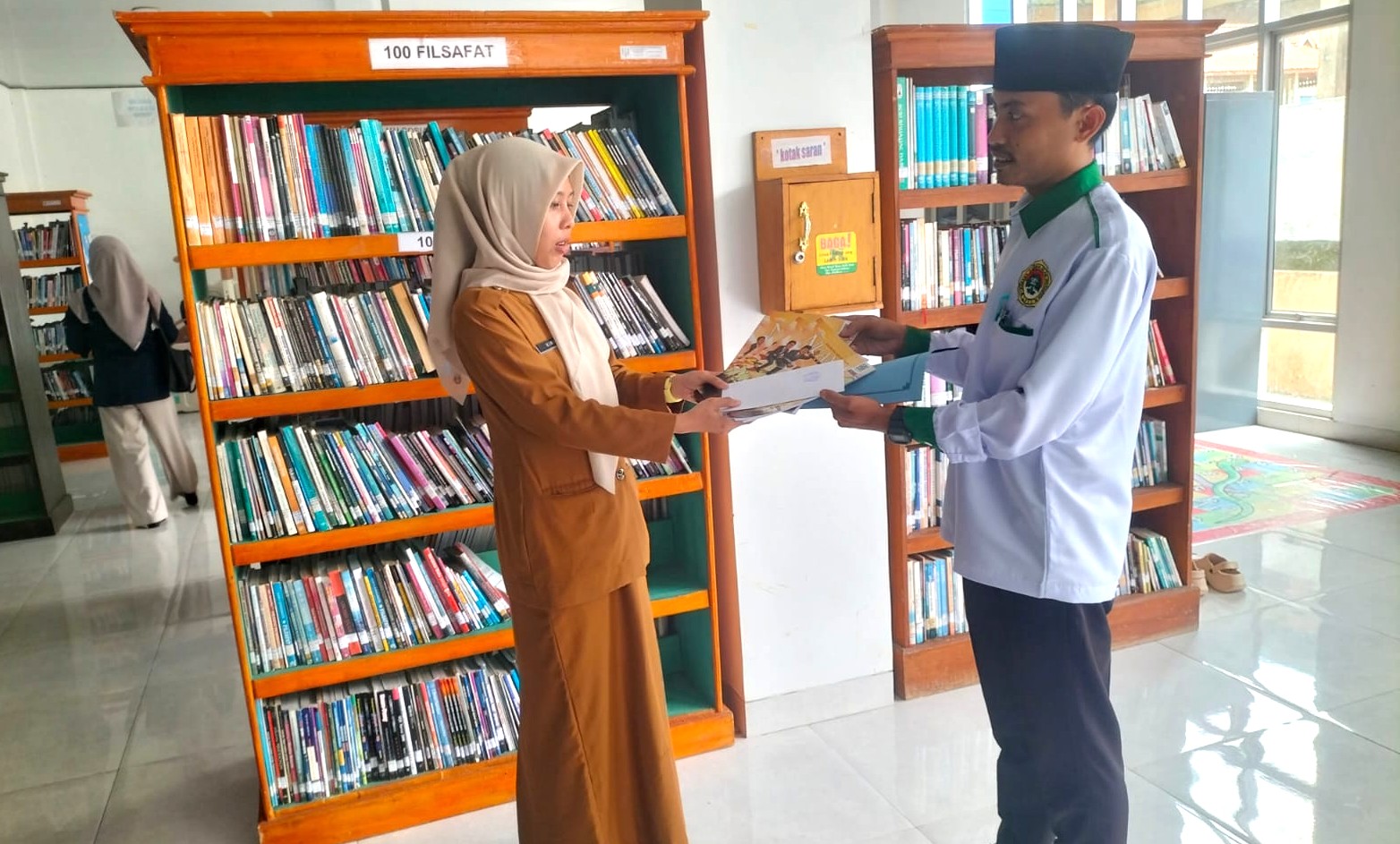 Sinergi Literasi, DPD LDII Way Kanan Sumbang Majalah ke Perpustakaan