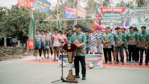 Bupati Dedi Irawan Resmi Buka Turnamen Bola Voli Semi Open Bupati Cup 2026 di Pesisir Barat
