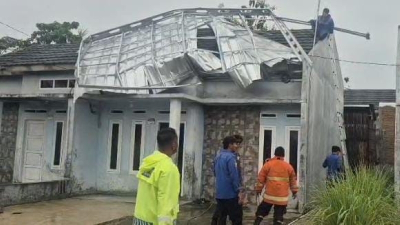 Cuaca Ekstrem di Lampung Selatan, Angin Puting Beliung Rusak Rumah Warga Kalianda