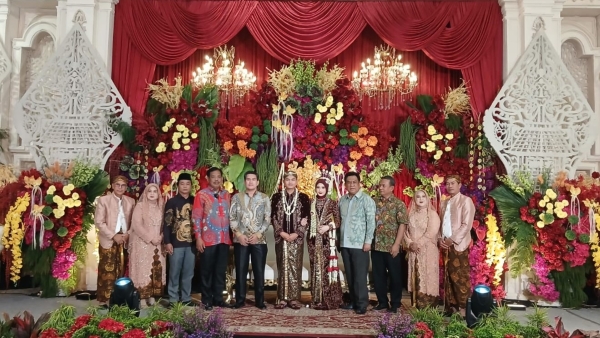 Silaturahmi Organisasi, Ketua Pengda TP Sriwijaya Lampung Hadiri Resepsi Pernikahan Putra Wakil Ketua