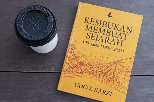 Sajak-sajak Cinta dan Kerja Mengingat