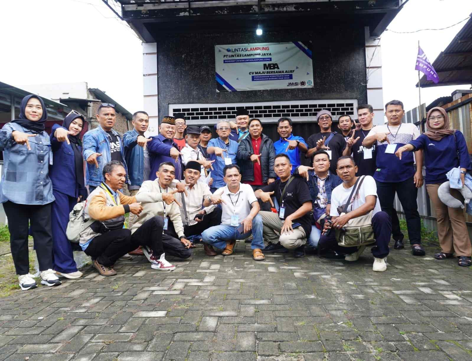 Ketua JMSI Lampung Ahmad Novriwan Lepas Keberangkatan Kontingen Menuju HPN Banten