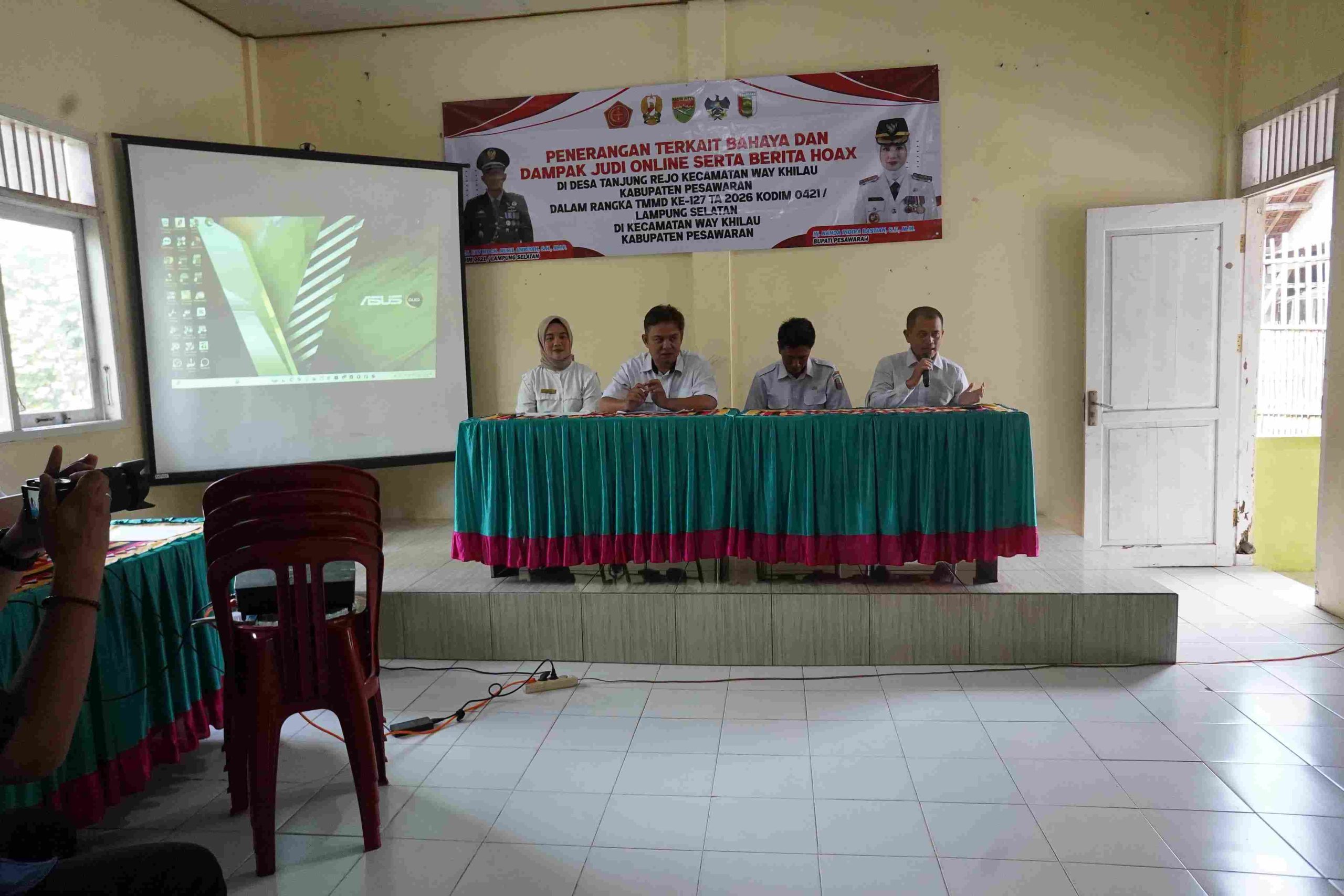 TMMD Kodim 0421/LS Edukasi Warga Tanjung Rejo Bahaya Judi Online dan Hoaks