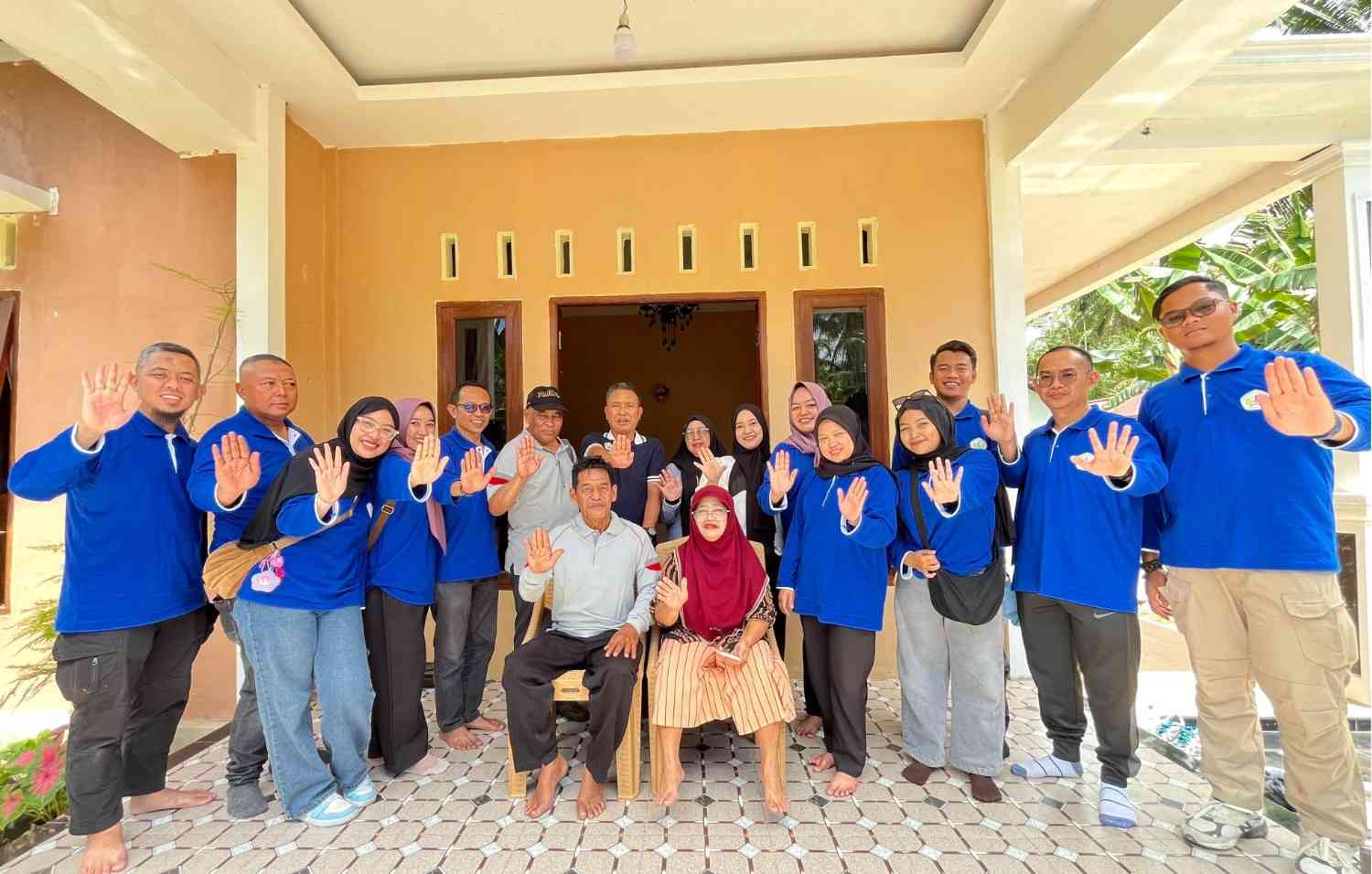 Mahasiswa Pascasarjana FISIP UNTAN Bangun Kolaborasi Gotong Royong di Desa Bakau