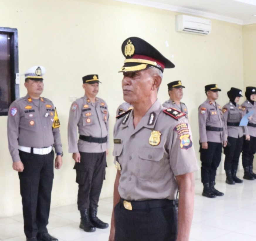 Wakapolres Way Kanan Pimpin Upacara Kenaikan Pangkat Pengabdian Kompol Herwin Afrianto