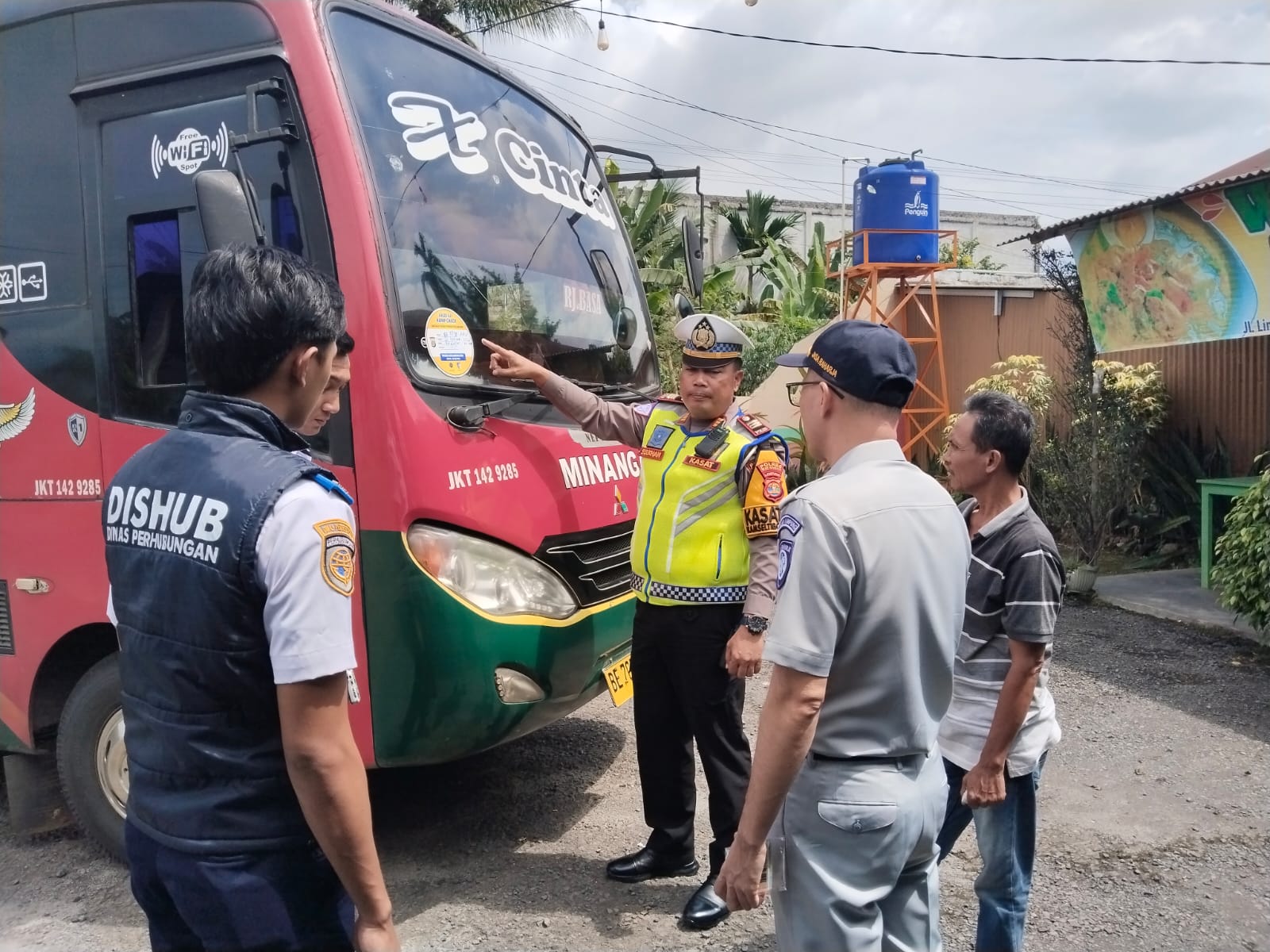 Satlantas Polres Way Kanan Periksa Kelayakan Bus dan Kesehatan Sopir