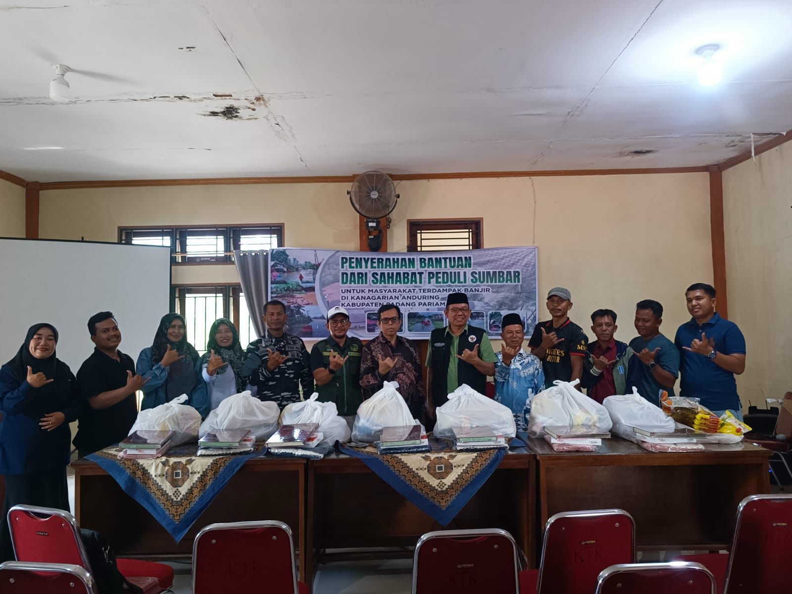 Direktur Eksekusi Kejagung Darmawel Aswar Pimpin Penyaluran Bantuan Sahabat Peduli Sumbar