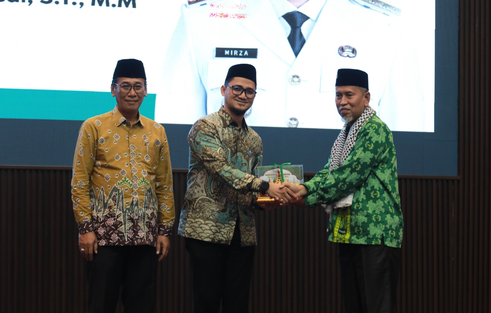 Lantik Pengurus IKADI Bandar Lampung, Gubernur Mirza Dorong Peran Da'i sebagai Mitra Strategis Pemerintah